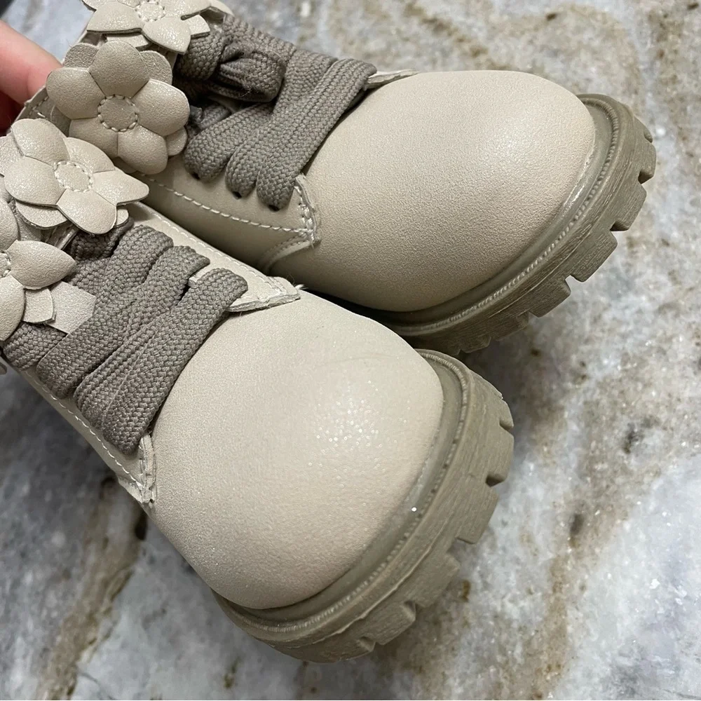 NEW Carter's Daffodil Toddler High-Top Boots Girls 7M in Khaki